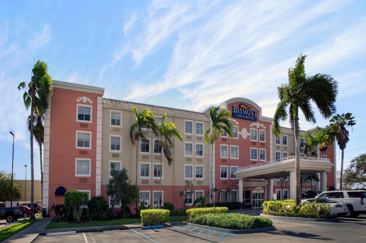 Отель Baymont By Wyndham Miami Doral Экстерьер фото